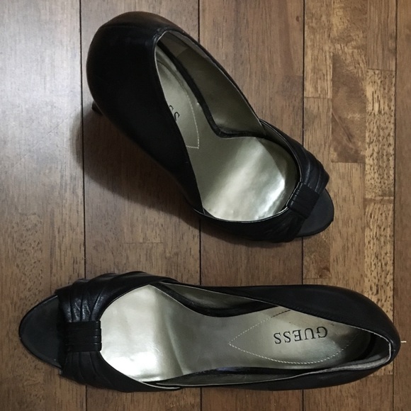 Used Guess size 8 black peep toe heels - Picture 4 of 5
